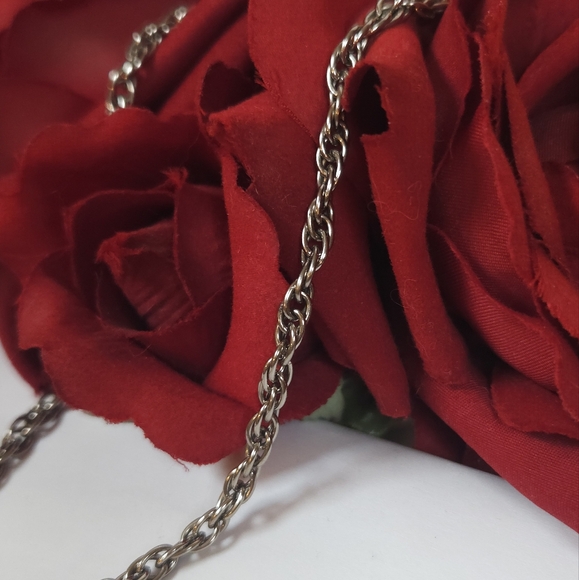 Vintage Faux Turquoise & Silver Point Flower Petal Pendant Necklace - Picture 4 of 10